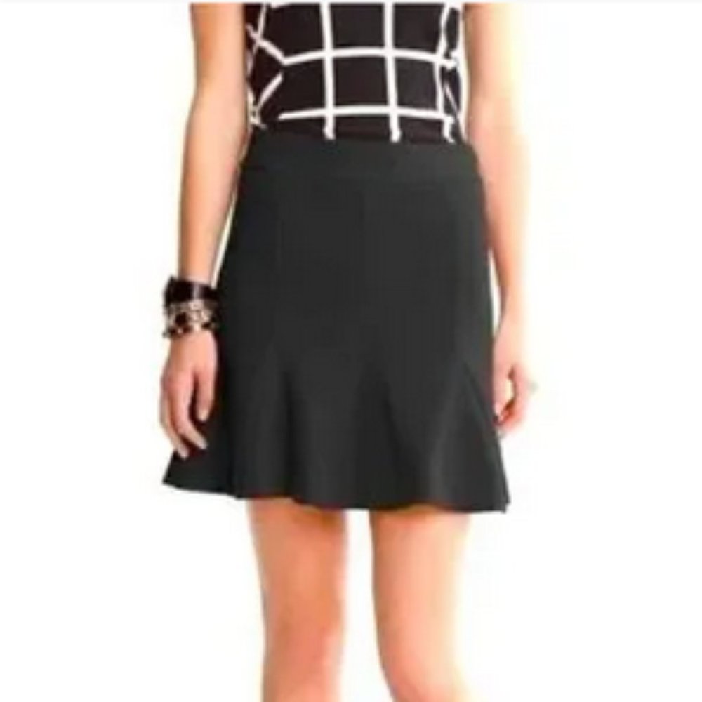 Banana Republic Black Fluted Mini Skirt Sz 2P